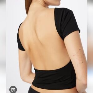 NWT WOMEN'S EDIKTED BACKLESS T SHIRT TOP BLOUSE $36 Sz Small